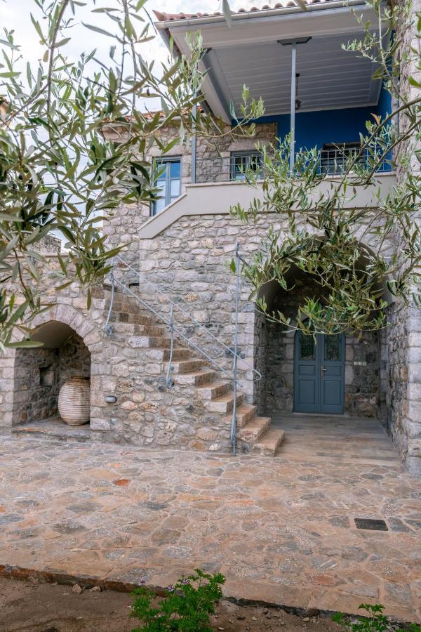 Englezena'S Guesthouse Leonídion Esterno foto
